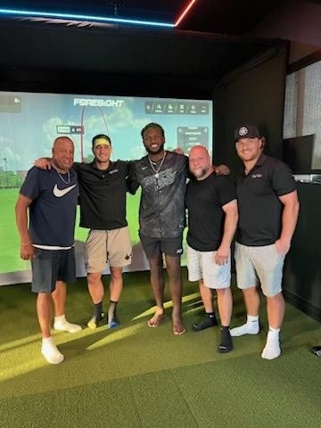The Golf2U installation crew on site